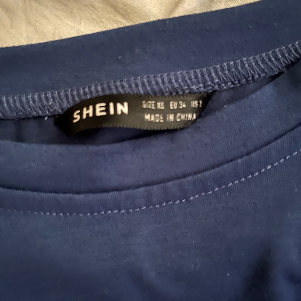 solid drawstring side crop tee - Picture 3 of 4